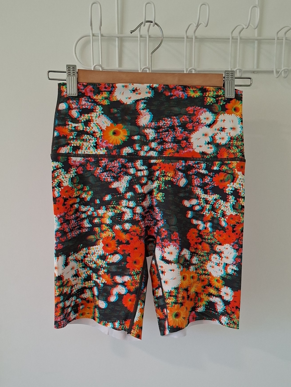 Aerie Black & Multi-color Blurred Floral Graphic Print Cycling Shorts (Size M)